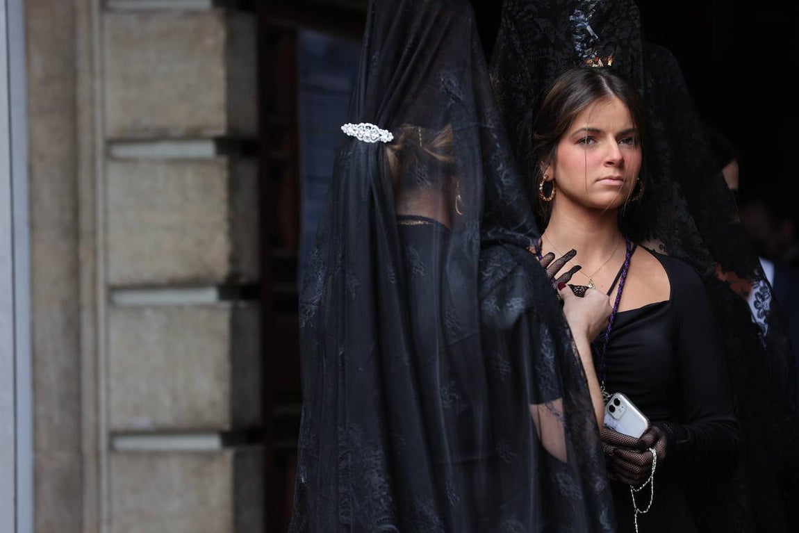 Jueves Santo | La radiante procesión del Caído de Córdoba, en imágenes