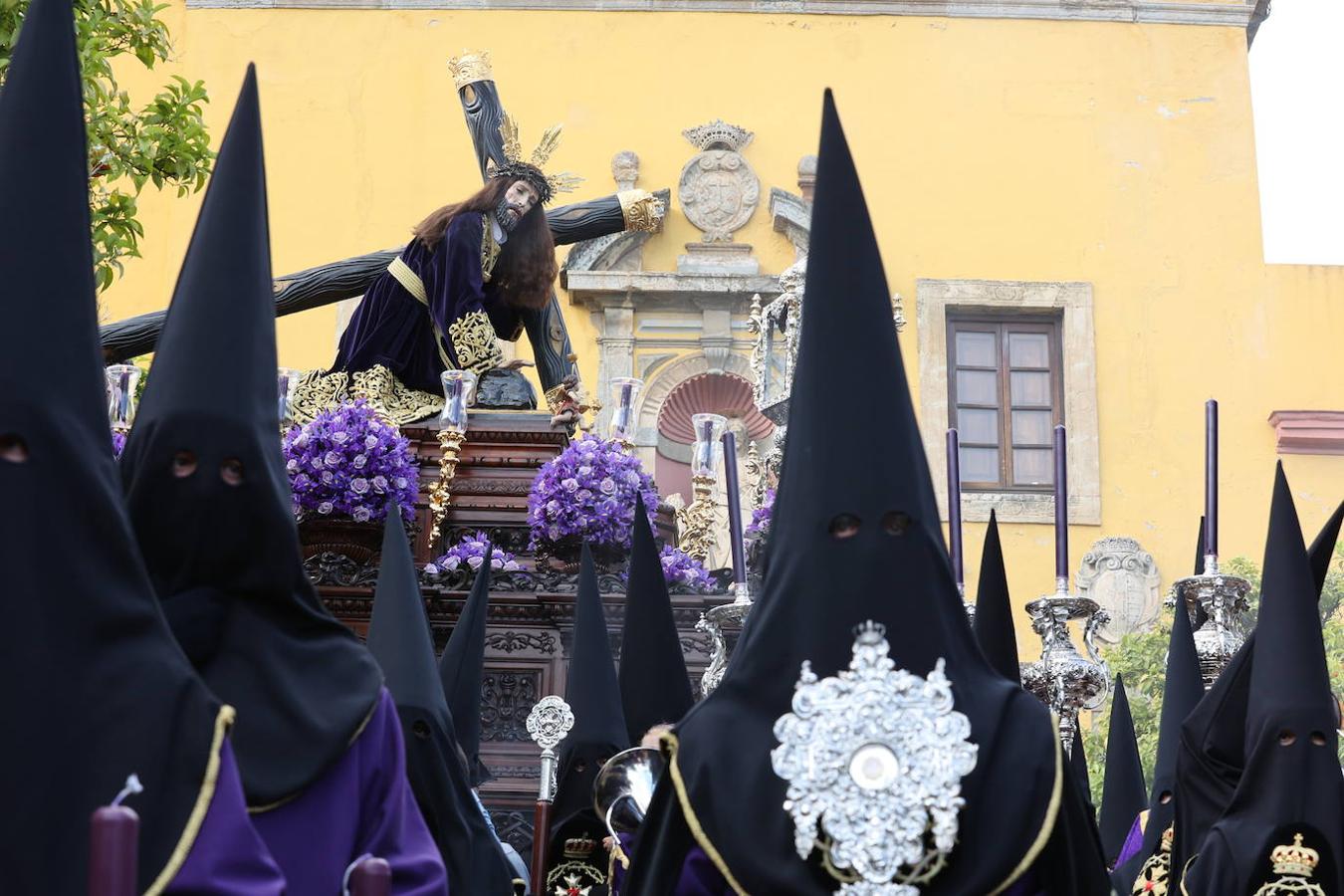 Jueves Santo | La radiante procesión del Caído de Córdoba, en imágenes