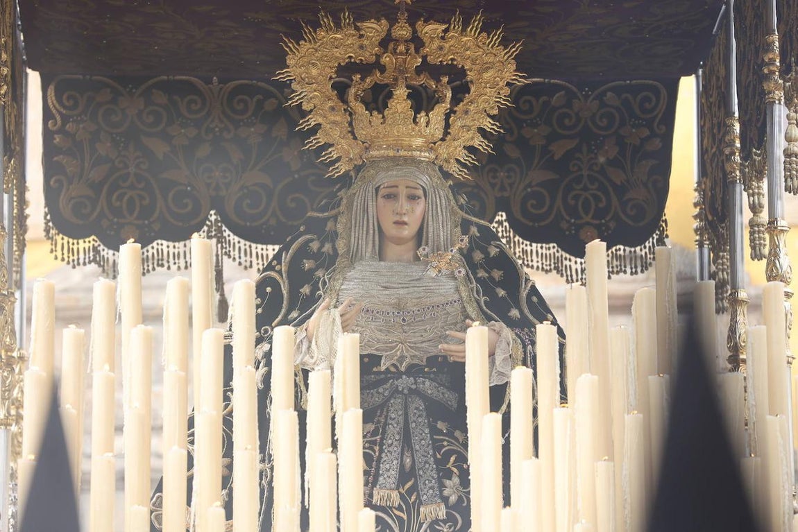 Jueves Santo | La radiante procesión del Caído de Córdoba, en imágenes