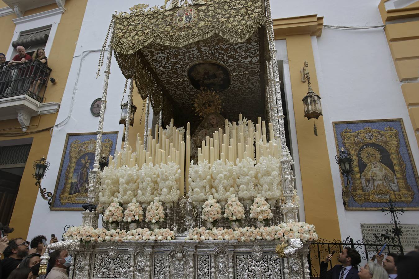 La oración de Montesión emociona a Sevilla