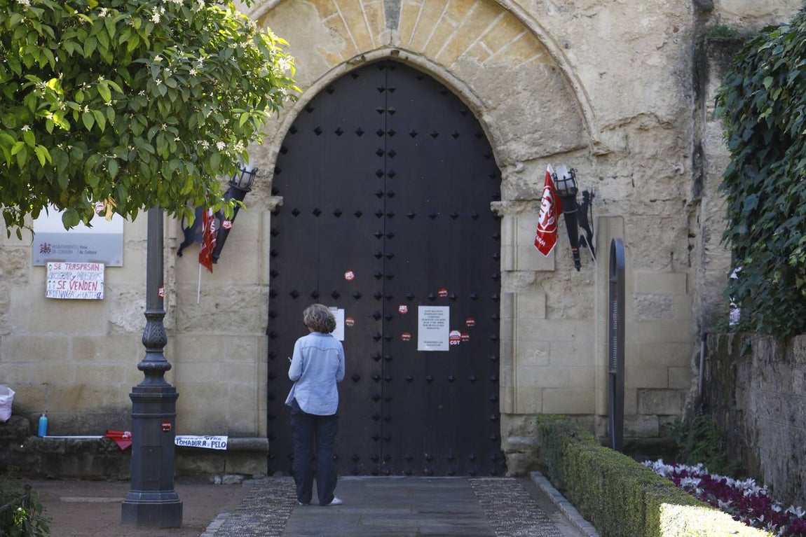 Los museos municipal de Córdoba cerrados por huelga, en imágenes