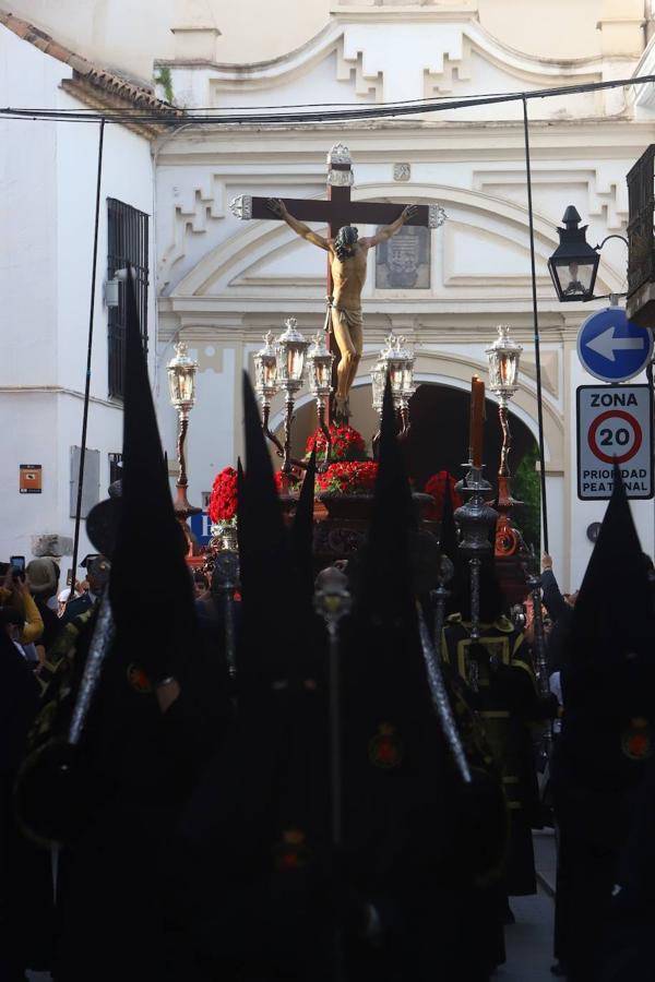 Viernes Santo | La devoción en la procesión de los Dolores, en imágenes