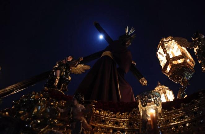 Las galerías de fotos de la Madrugada de la Semana Santa de Sevilla 2022