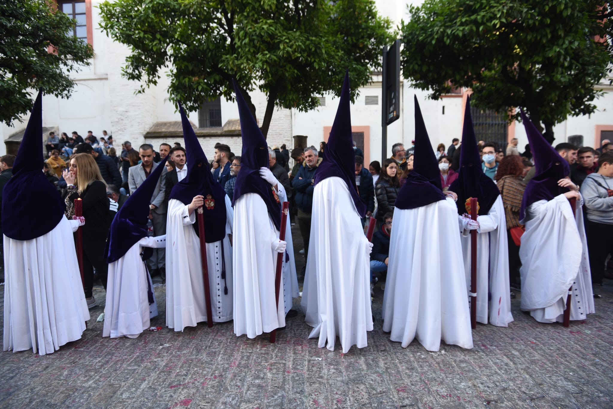 El cante se hace oración al paso de Los Gitanos