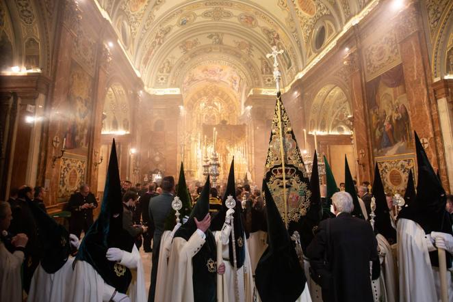 Las galerías de fotos de la Madrugada de la Semana Santa de Sevilla 2022