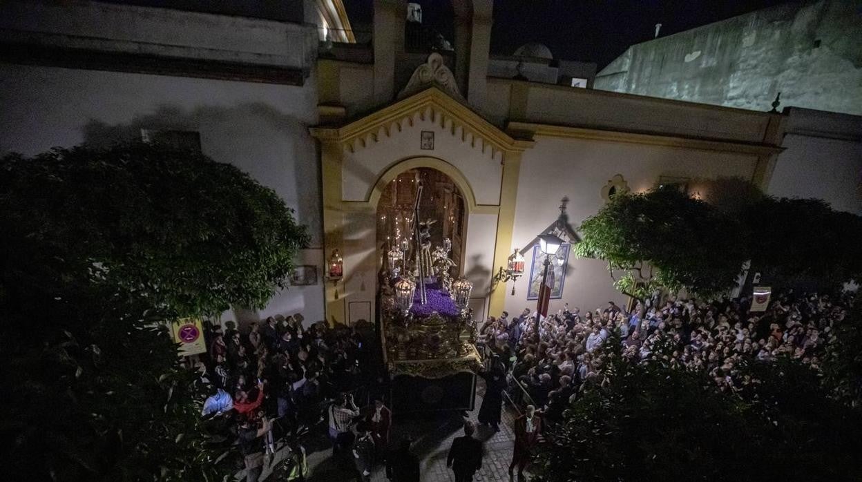 Contemplación y oración del Silencio en la Madrugada de Sevilla