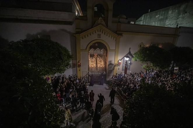 Contemplación y oración del Silencio en la Madrugada de Sevilla