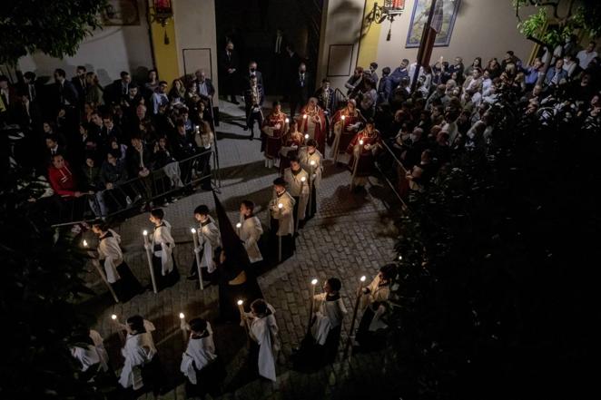 Contemplación y oración del Silencio en la Madrugada de Sevilla