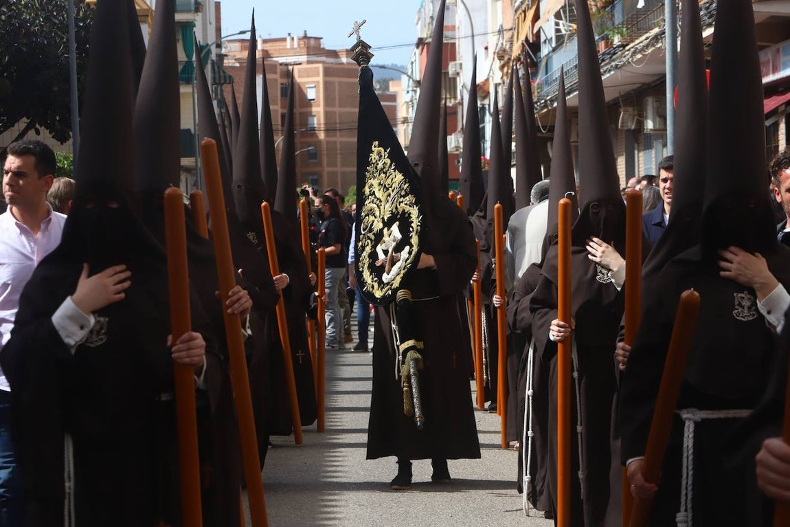 Viernes Santo | La vibrante procesión de la Soledad de Córdoba, en imágenes