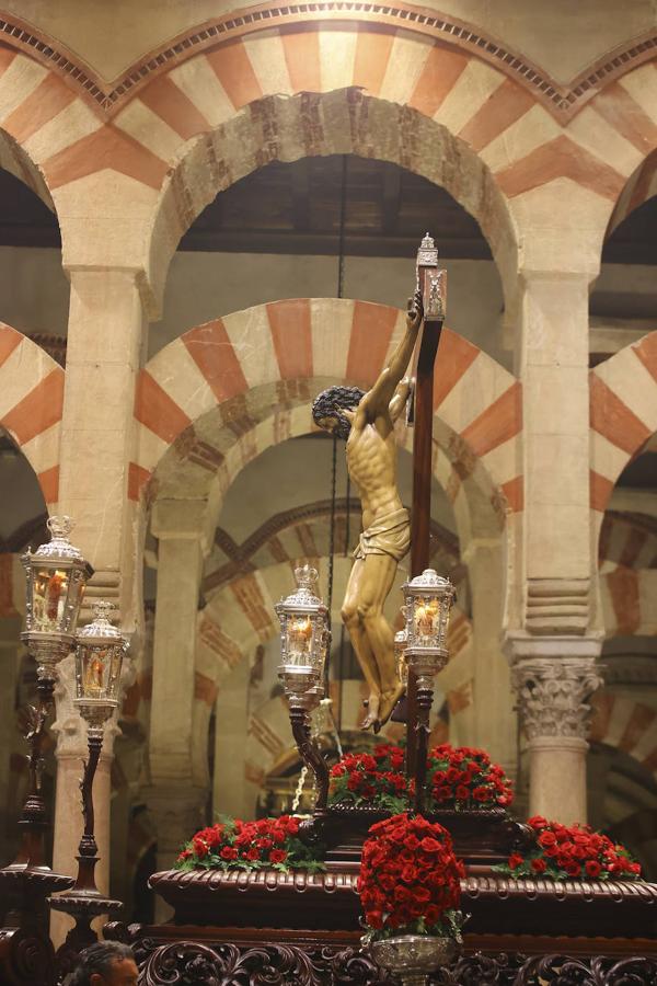 En imágenes, la Virgen de los Dolores en la Catedral de Córdoba el Viernes Santo