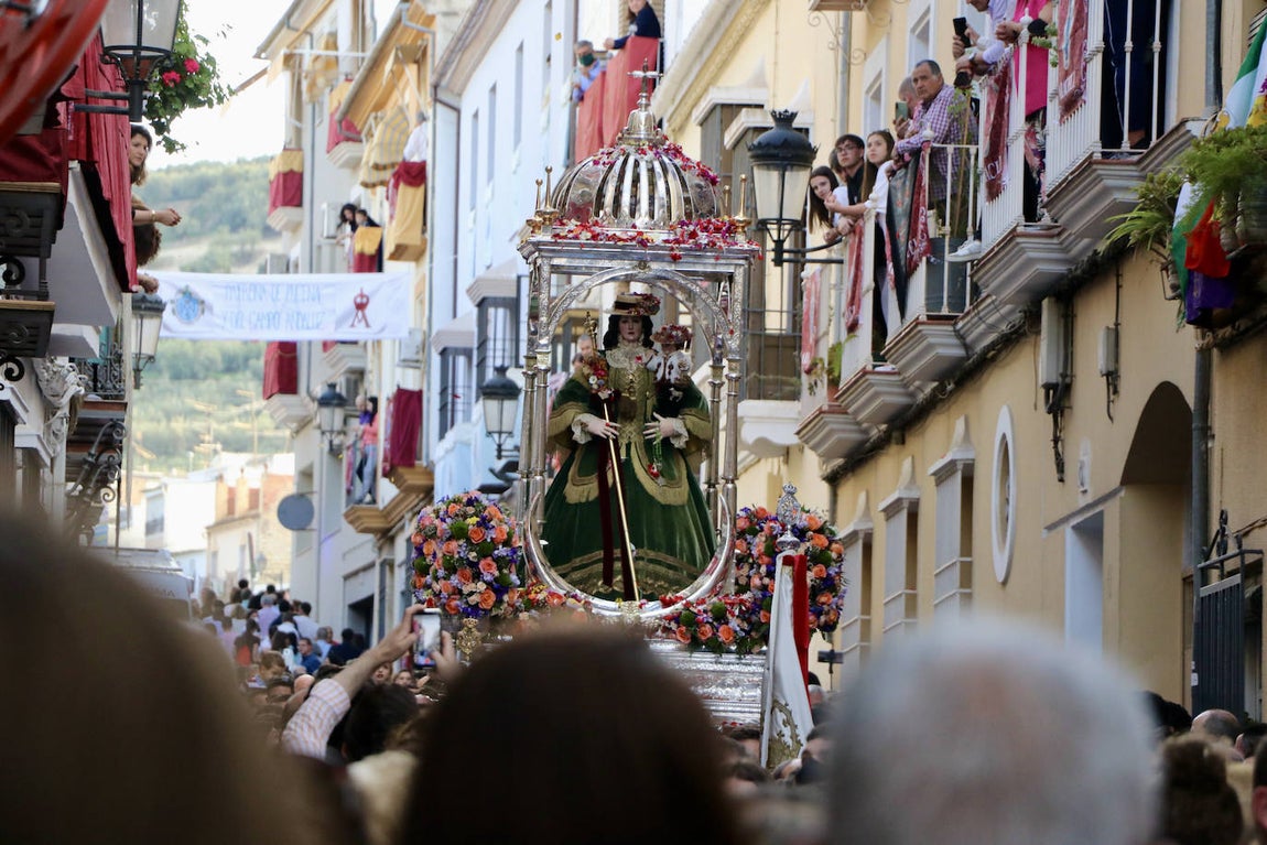 La multitudinaria romería de Bajada de la Virgen de Araceli a Lucena, en imágenes
