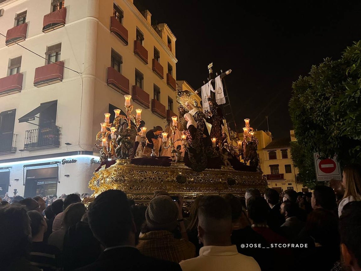 Las fotos de los lectores de ABC del Viernes Santo de la Semana Santa de Sevilla 2022