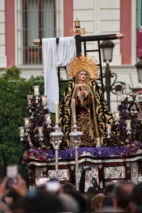 Las fotos de los lectores de ABC del Viernes Santo de la Semana Santa de Sevilla 2022