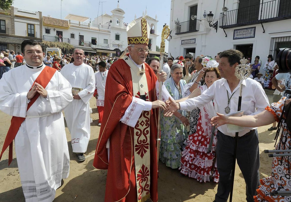 Visitando la aldea del Rocío durante la romería. J. M. SERRANO