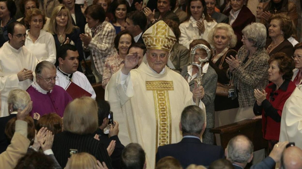 Carlos Amigo Vallejo, una vida en imágenes