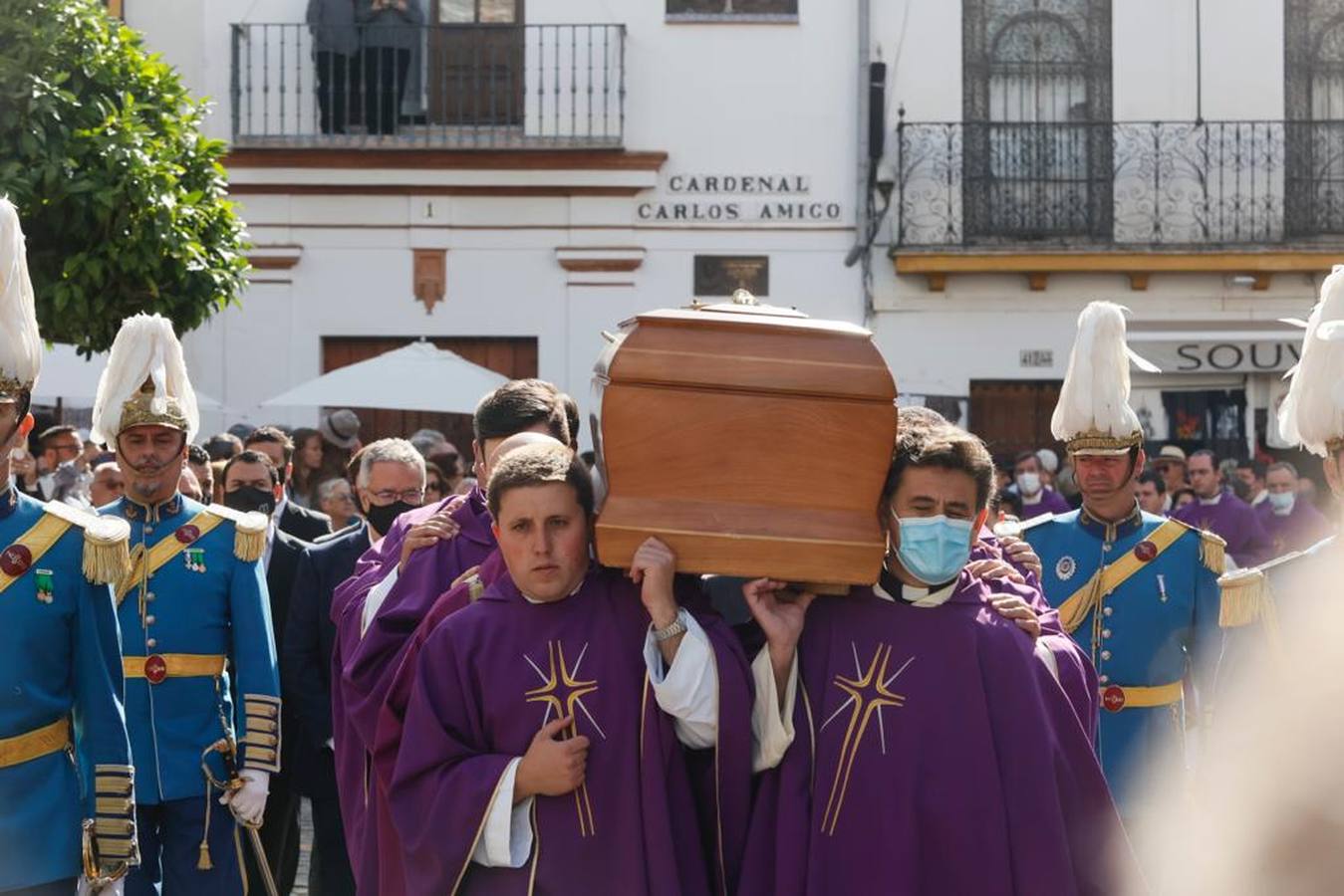 Sevilla celebra este sábado el funeral con mayor boato de la época reciente