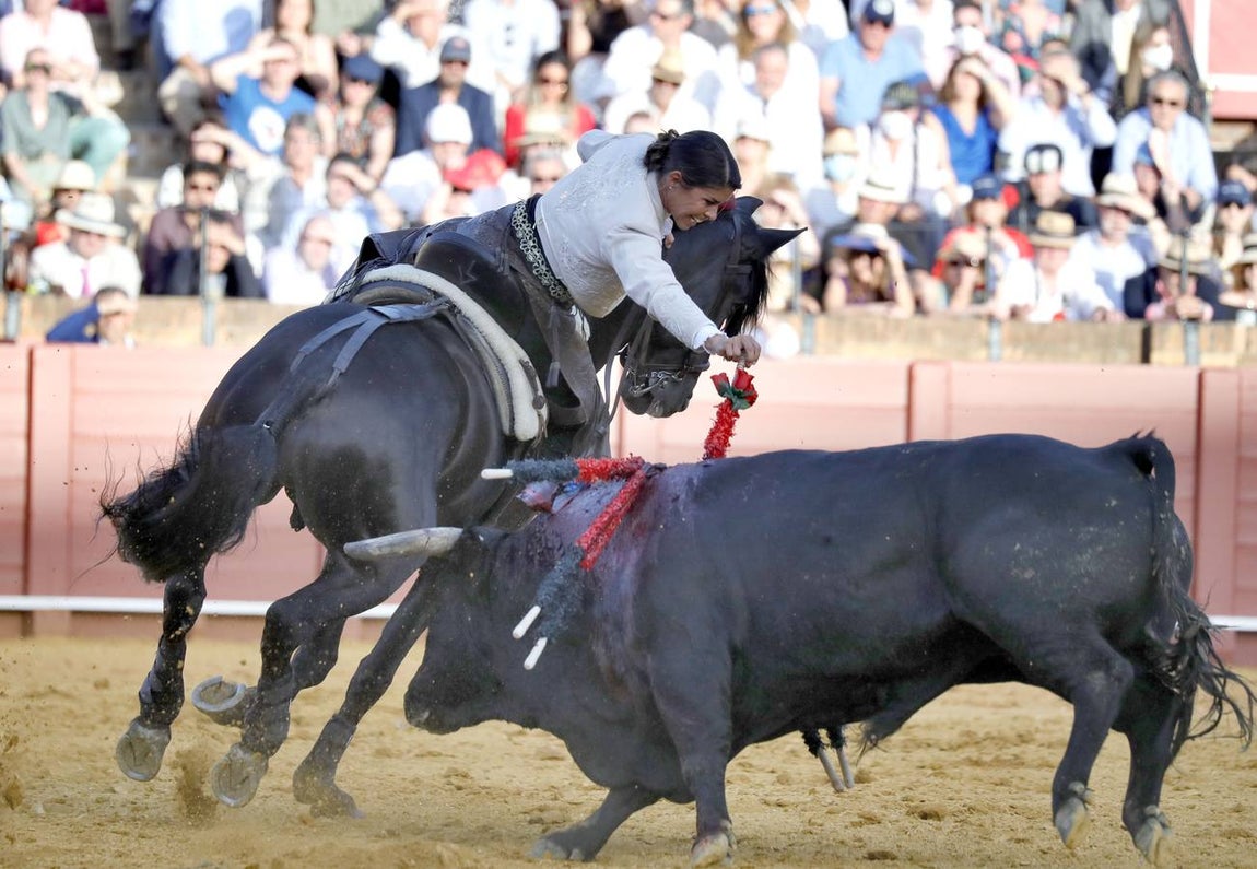 Lea Vicens. J. M. SERRANO