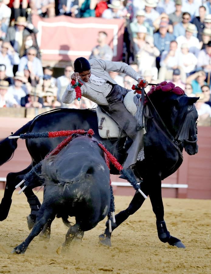 Lea Vicens. J. M. SERRANO