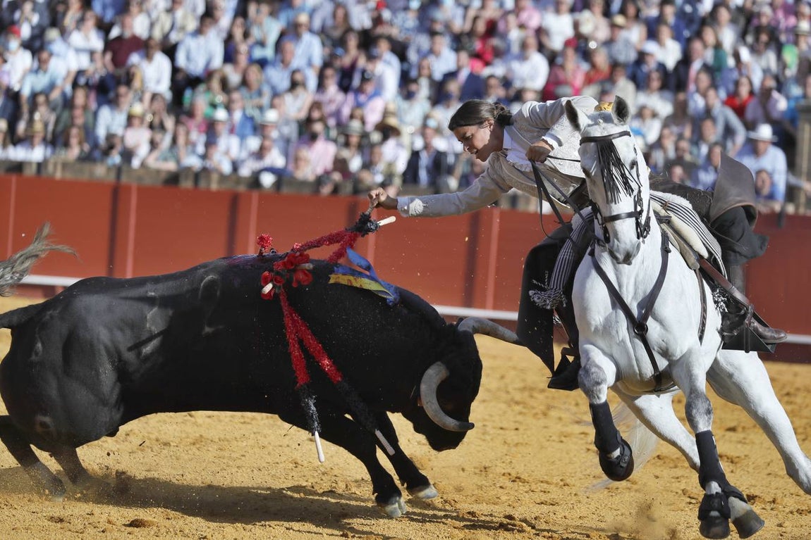 Lea Vicens. J. M. SERRANO