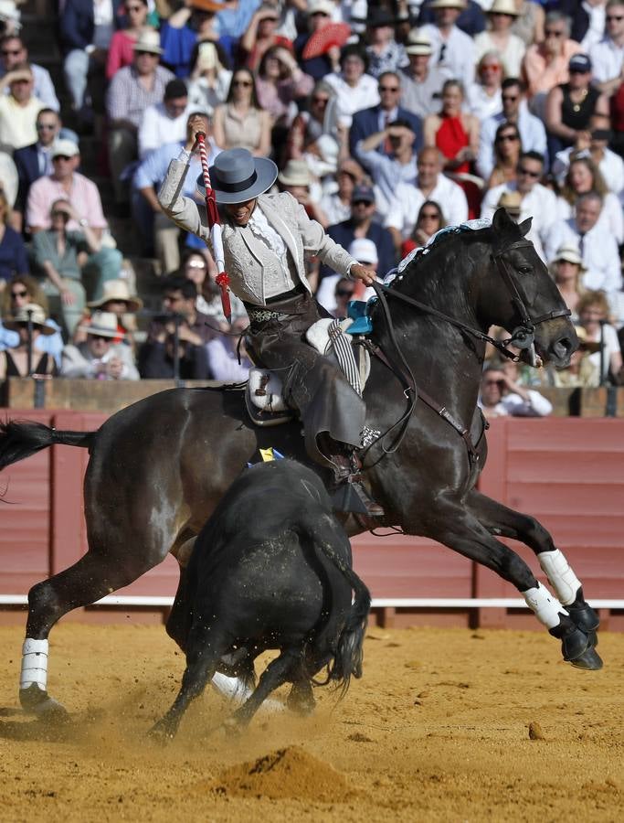 Lea Vicens. J. M. SERRANO