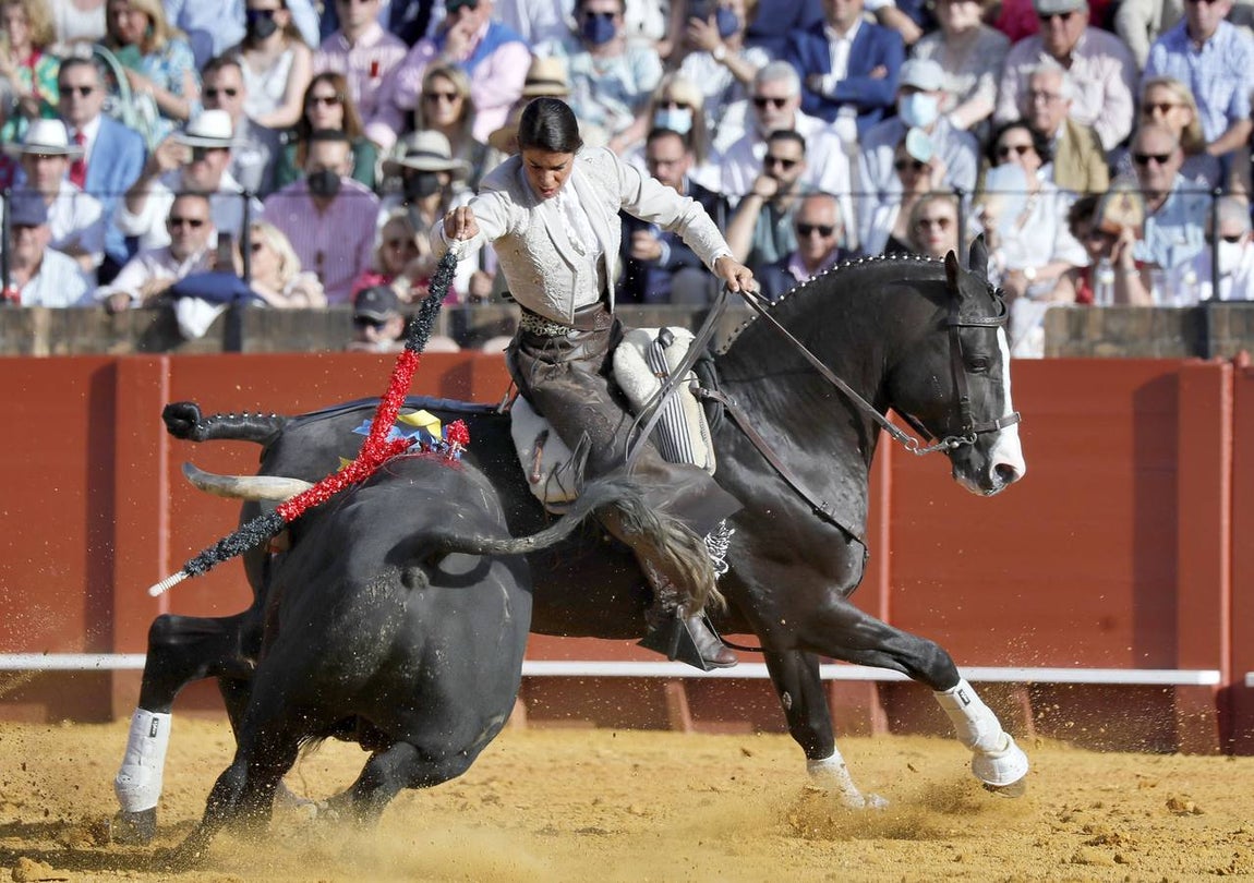 Lea Vicens. J. M. SERRANO