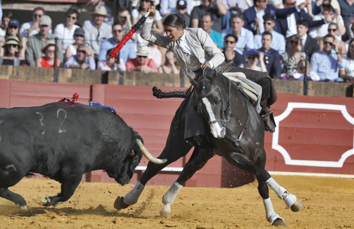 Lea Vicens. J. M. SERRANO