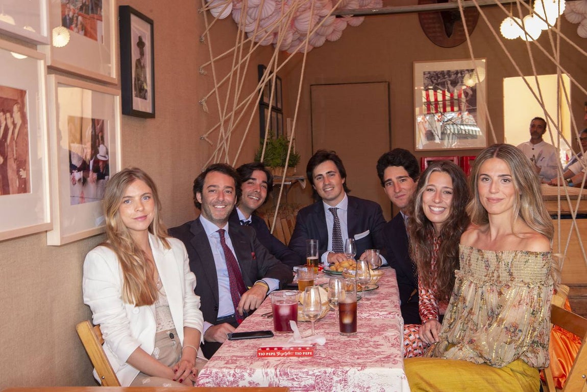Ángela Ramos, Juan Pérez de Guzmán, José María Pacheco, Álvaro Román, Luis Pérez de Guzmán, Mariana García de Alvear y Lucía Etayo. ROCÍO RUZ