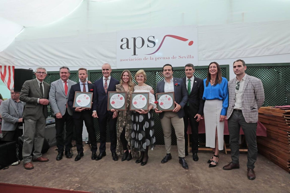 Entrega de los 'Claveles de la Prensa 2022' de la Asociación de la Prensa de Sevilla a Rocío Márquez, Alfonso Sánchez, Alberto López y la Asociación Maruja Vilches con el Polígono Sur. RAÚL DOBLADO