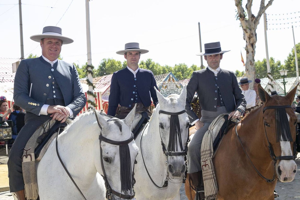 Asistentes al real durante el jueves de la Feria de Sevilla 2022. ROCÍO RUZ