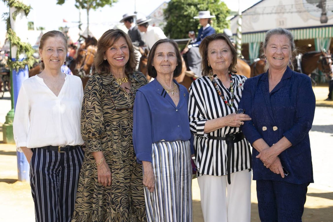 Asistentes al real durante el jueves de la Feria de Sevilla 2022. ROCÍO RUZ