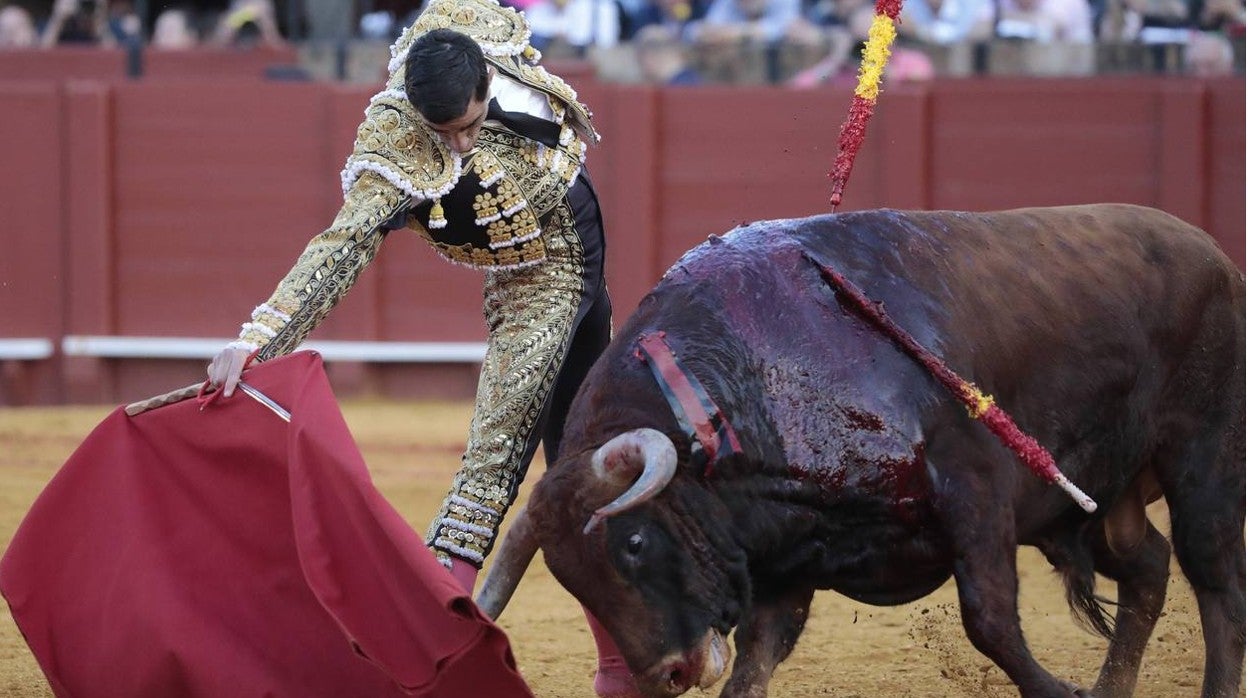 Las imágenes de la corrida de Urdiales, Cayetano y Ureña en Sevilla en 2022