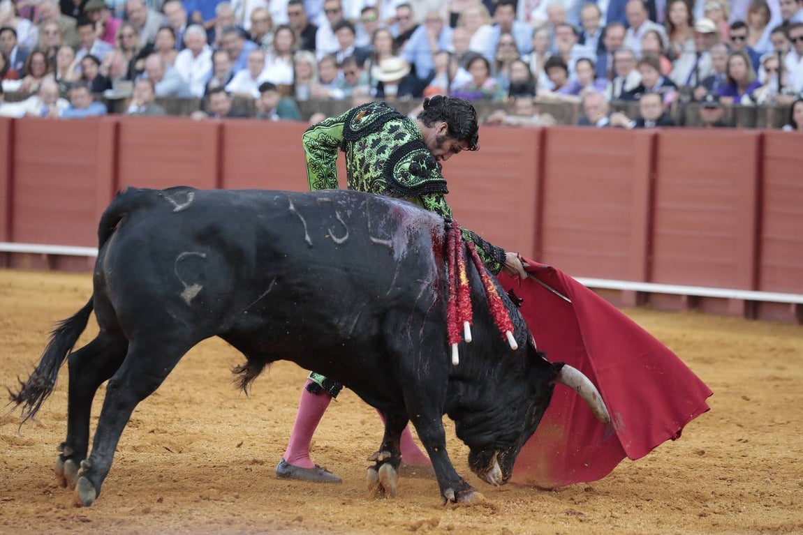 Corrida del sábado de farolillos de 2022 en la plaza de toros de Sevilla. RAÚL DOBLADO