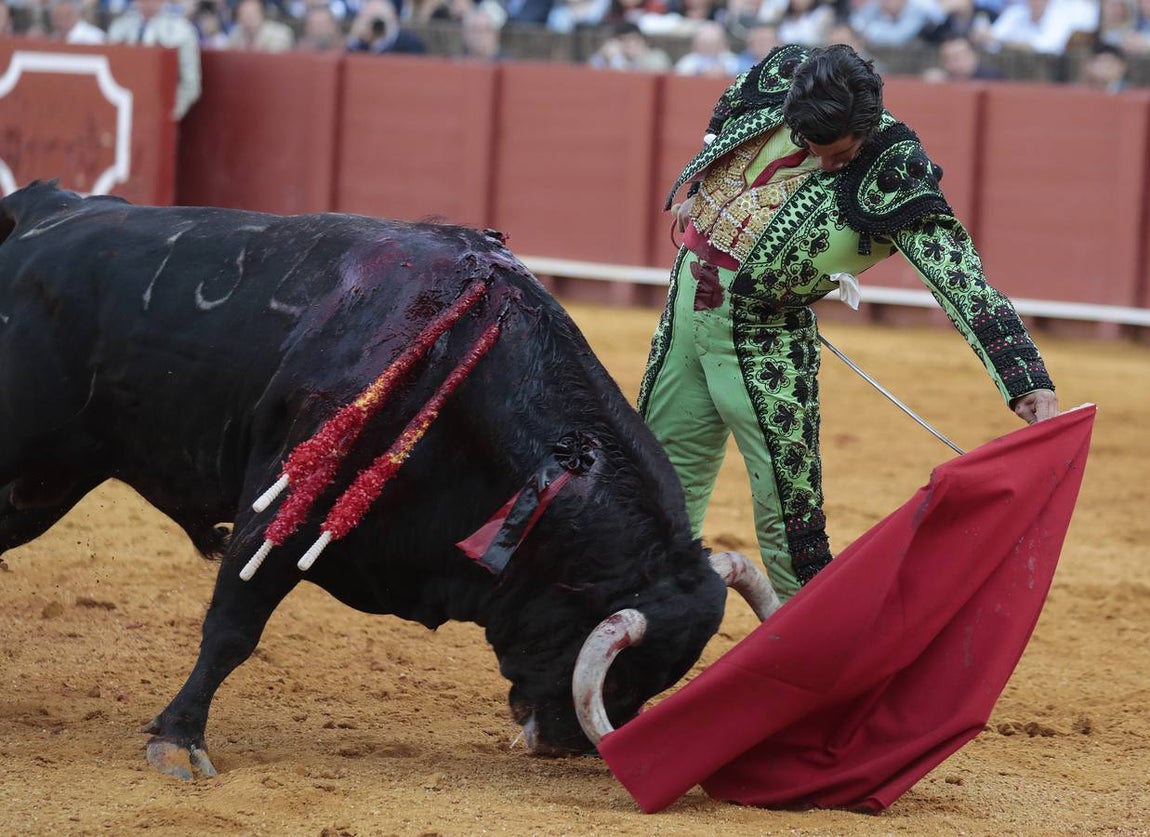 Corrida del sábado de farolillos de 2022 en la plaza de toros de Sevilla. RAÚL DOBLADO