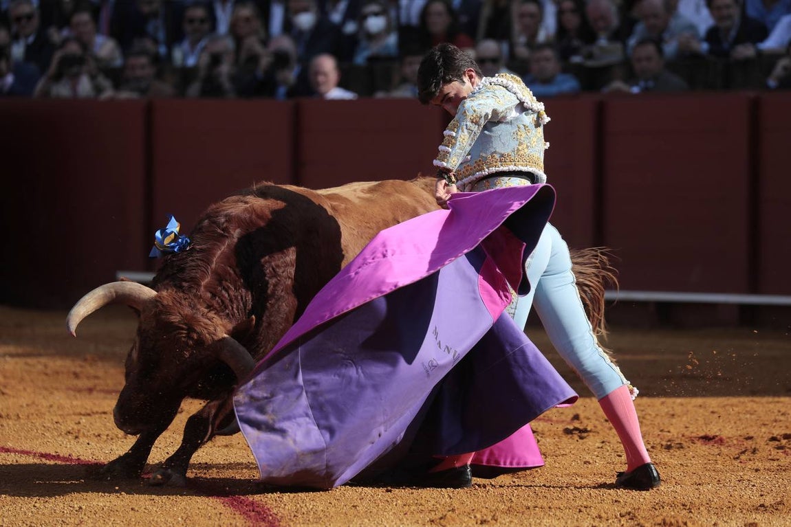 Corrida del sábado de farolillos de 2022 en la plaza de toros de Sevilla. RAÚL DOBLADO