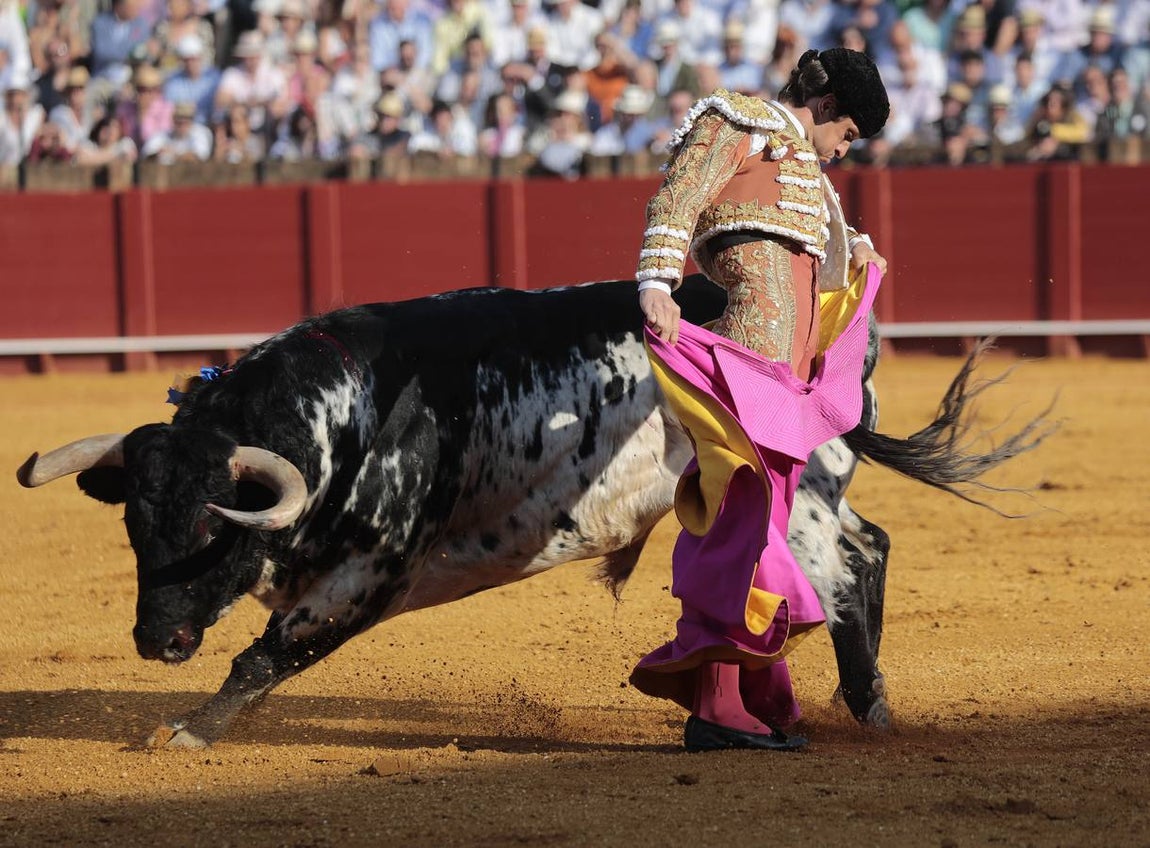 Corrida del sábado de farolillos de 2022 en la plaza de toros de Sevilla. RAÚL DOBLADO