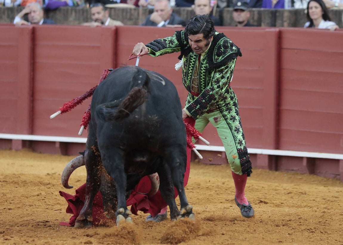 Corrida del sábado de farolillos de 2022 en la plaza de toros de Sevilla. RAÚL DOBLADO