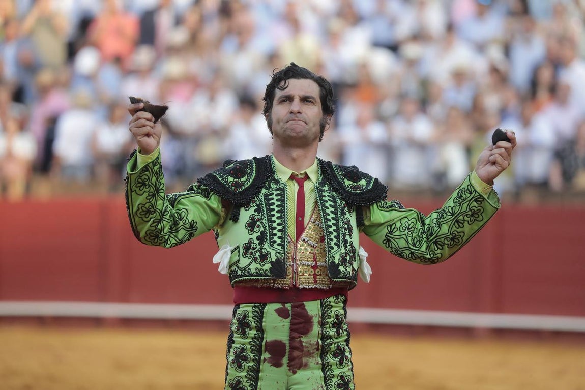 Corrida del sábado de farolillos de 2022 en la plaza de toros de Sevilla. RAÚL DOBLADO