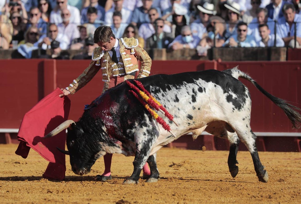Corrida del sábado de farolillos de 2022 en la plaza de toros de Sevilla. RAÚL DOBLADO