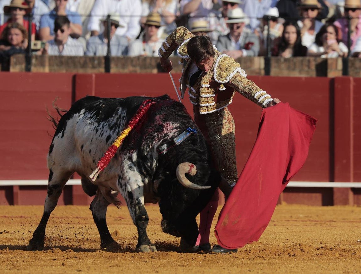 Corrida del sábado de farolillos de 2022 en la plaza de toros de Sevilla. RAÚL DOBLADO