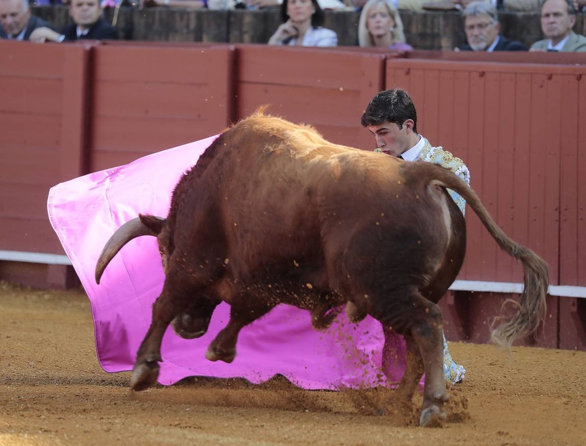Corrida del sábado de farolillos de 2022 en la plaza de toros de Sevilla. RAÚL DOBLADO