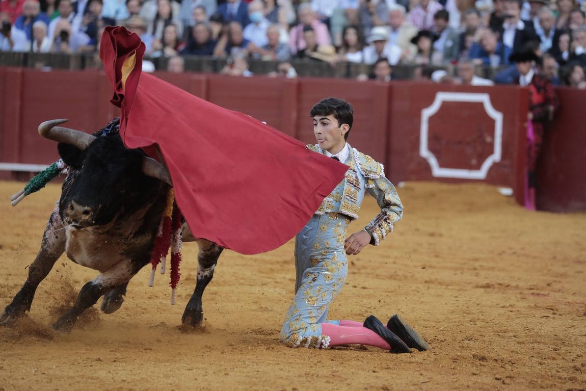 Corrida del sábado de farolillos de 2022 en la plaza de toros de Sevilla. RAÚL DOBLADO