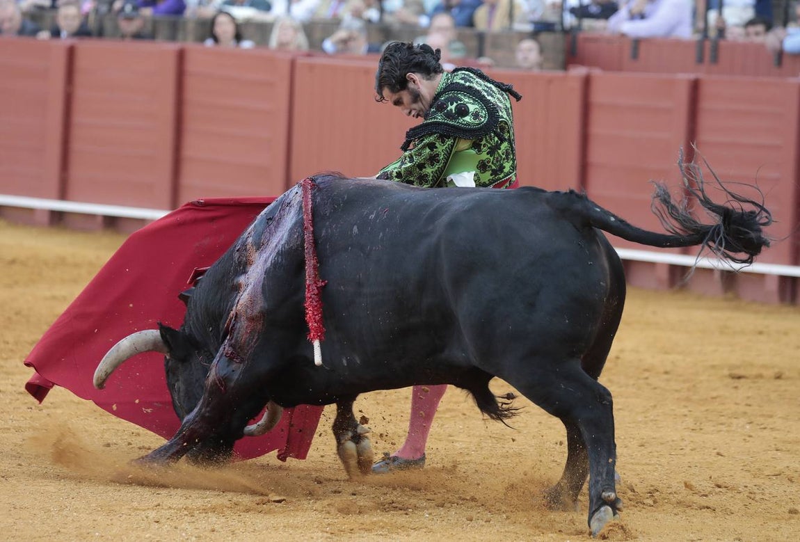 Corrida del sábado de farolillos de 2022 en la plaza de toros de Sevilla. RAÚL DOBLADO