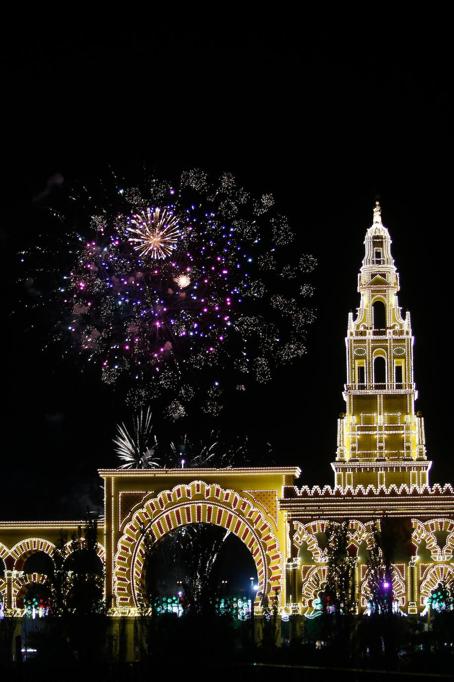 La evolución de la portada de la Feria de Córdoba en el Arenal, en imágenes