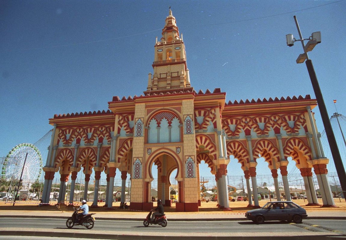 La evolución de la portada de la Feria de Córdoba en el Arenal, en imágenes