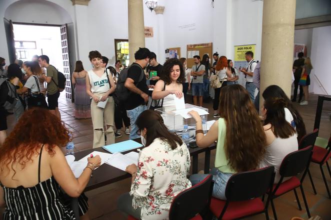 Las elecciones a rector en la Universidad de Córdoba, en imágenes