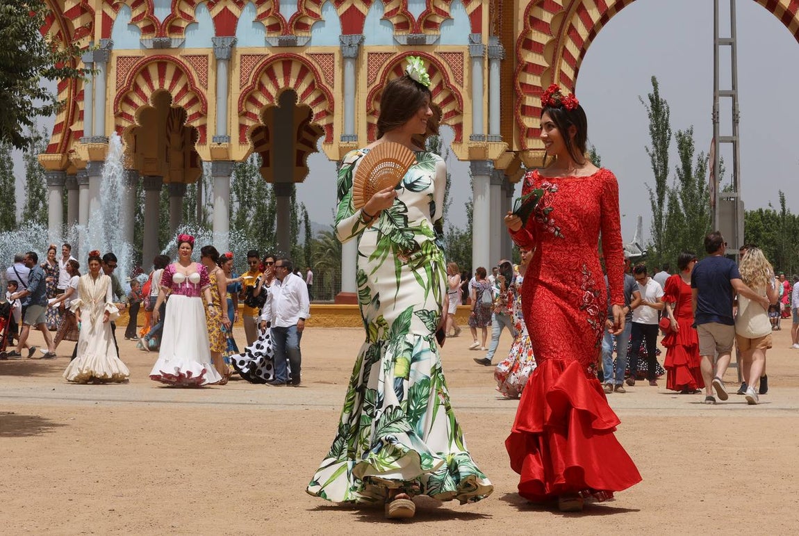 El ambiente en El Arenal del sábado de Feria de Córdoba, en imágenes