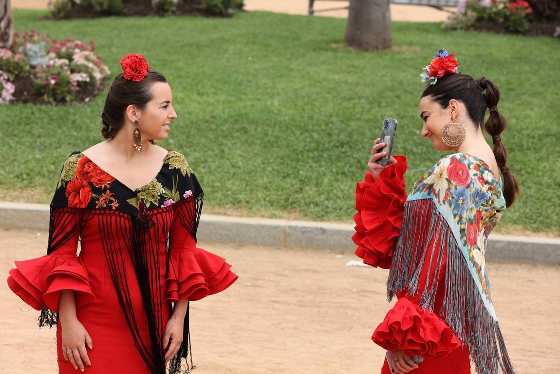 El familiar ambiente del domingo de Feria de Córdoba, en imágenes