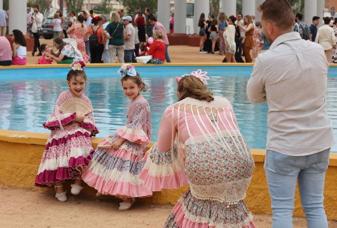 El familiar ambiente del domingo de Feria de Córdoba, en imágenes