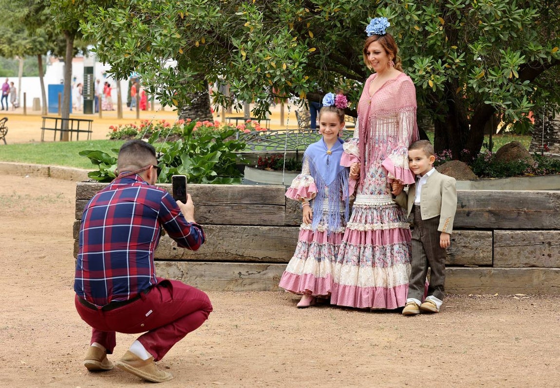 El familiar ambiente del domingo de Feria de Córdoba, en imágenes