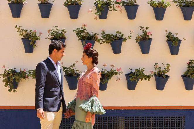El relajado ambiente en el recinto ferial del lunes de la Feria de Córdoba, en imágenes